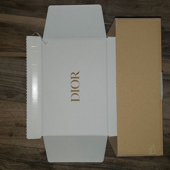 New DIOR Gift Box FULL SET White with Ribbon, Paper, Stuffing & Card - Picture 9 of 9